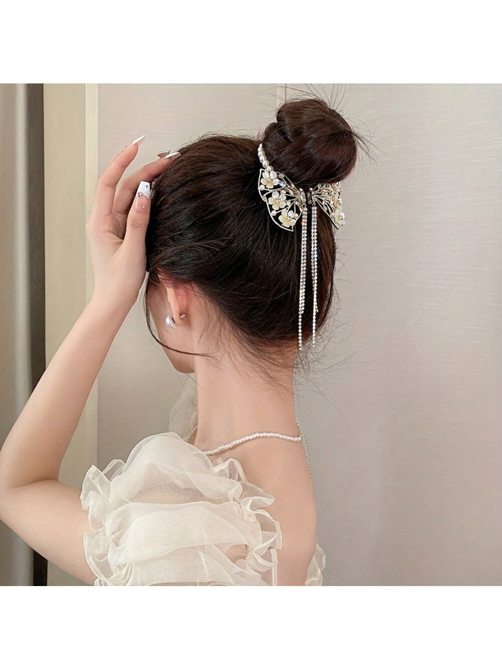 Luxury aluminum alloy hair clip with delicate engraving of hollow butterfly, flower and faux pearl, attractive crystal hair clip and metal balls dangling