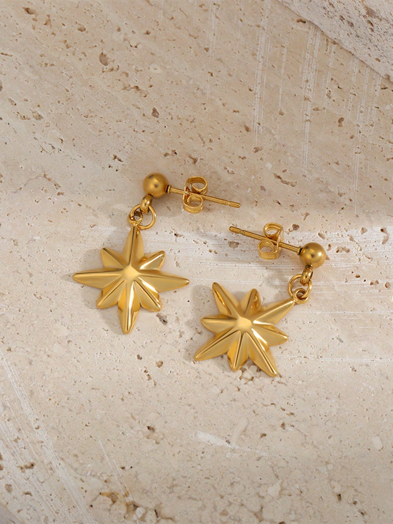 Complete necklace and earrings set made of stainless steel, waterproof and non-fading, in gold color, suitable for women's daily wear.