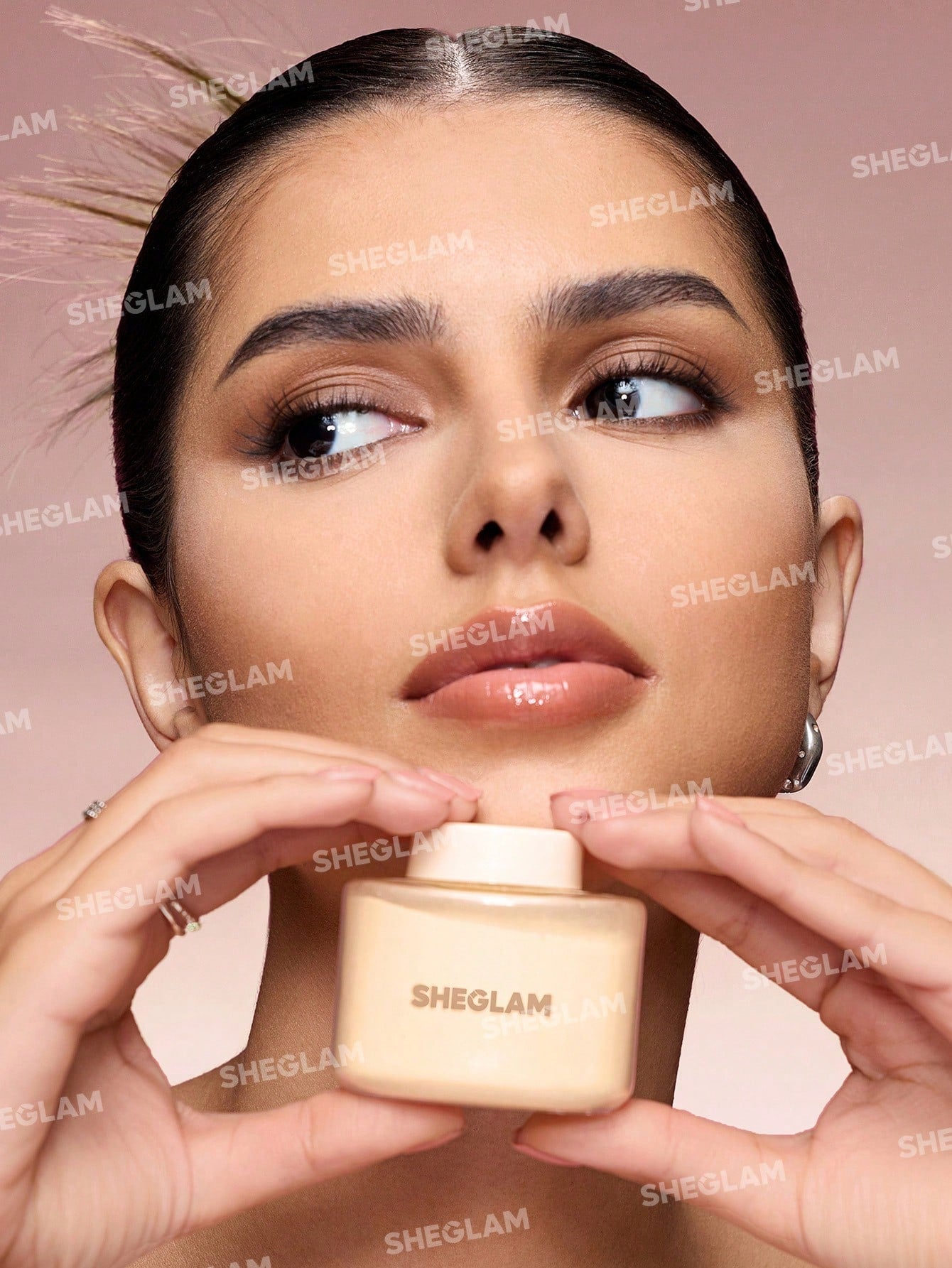SHEGLAM Blur In A Bottle Loose Setting Powder Brand Beauty Makeup Face Paint Cosmetic For Women Girls Perfect For Winter Spring Ideal For Y2K Fancy Fashion Suitable For Birthday Valentine'S Day Gift Rave Party Ready Best Color