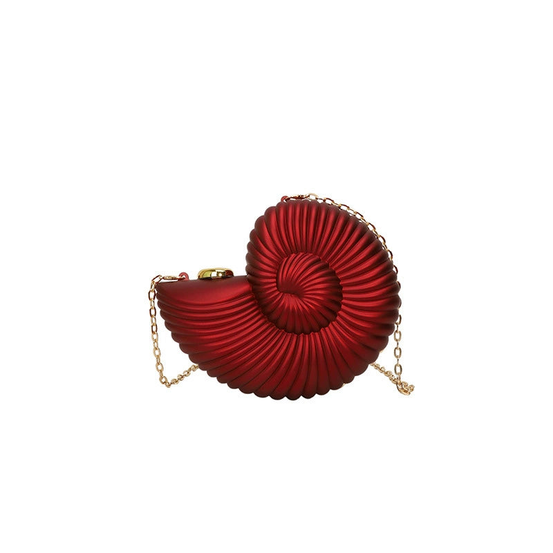 Unique seashell-shaped evening bag, new summer 2025 style, fashionable chain crossbody bag, lipstick bag, makeup bag.
