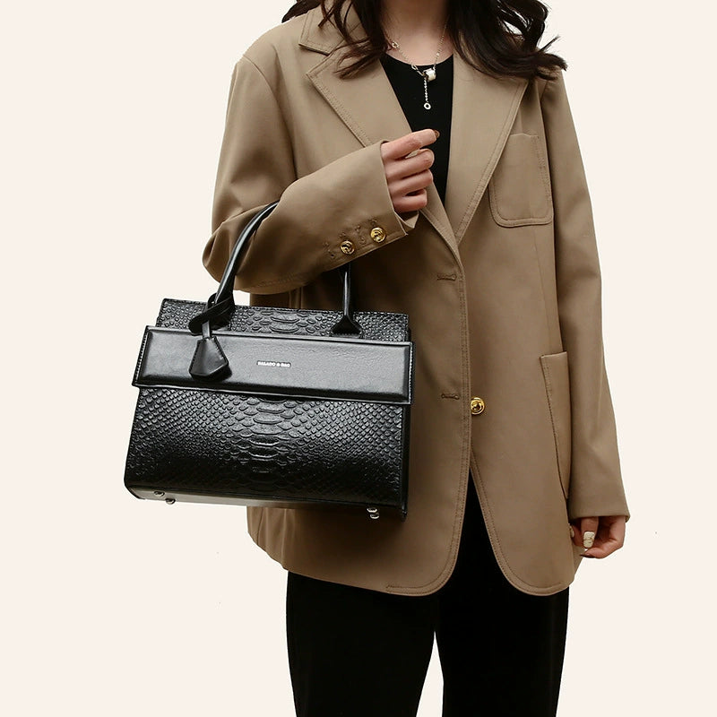 High-quality Evening Handbag 2024 Commuter Embroidery All-match Shoulder Crossbody Bag Instagram Popular Underarm Tote Bag
