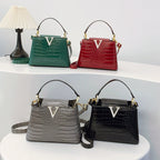High-End Women's Crocodile-Pattern Bucket Bag with Interlayer, Cross-Border Trend V-Shaped Hardware, Light Luxury Women's Bag