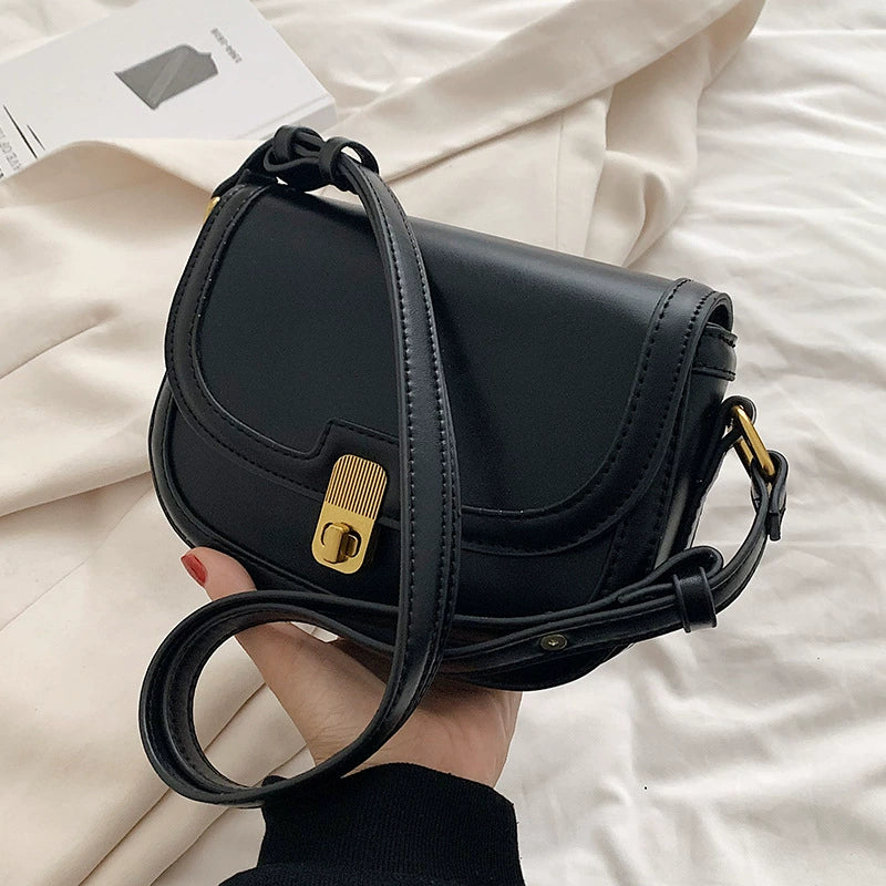 This year's popular bag women's 2024 new high-end feeling in niche autumn and winter fashion all-match messenger bag saddle bag