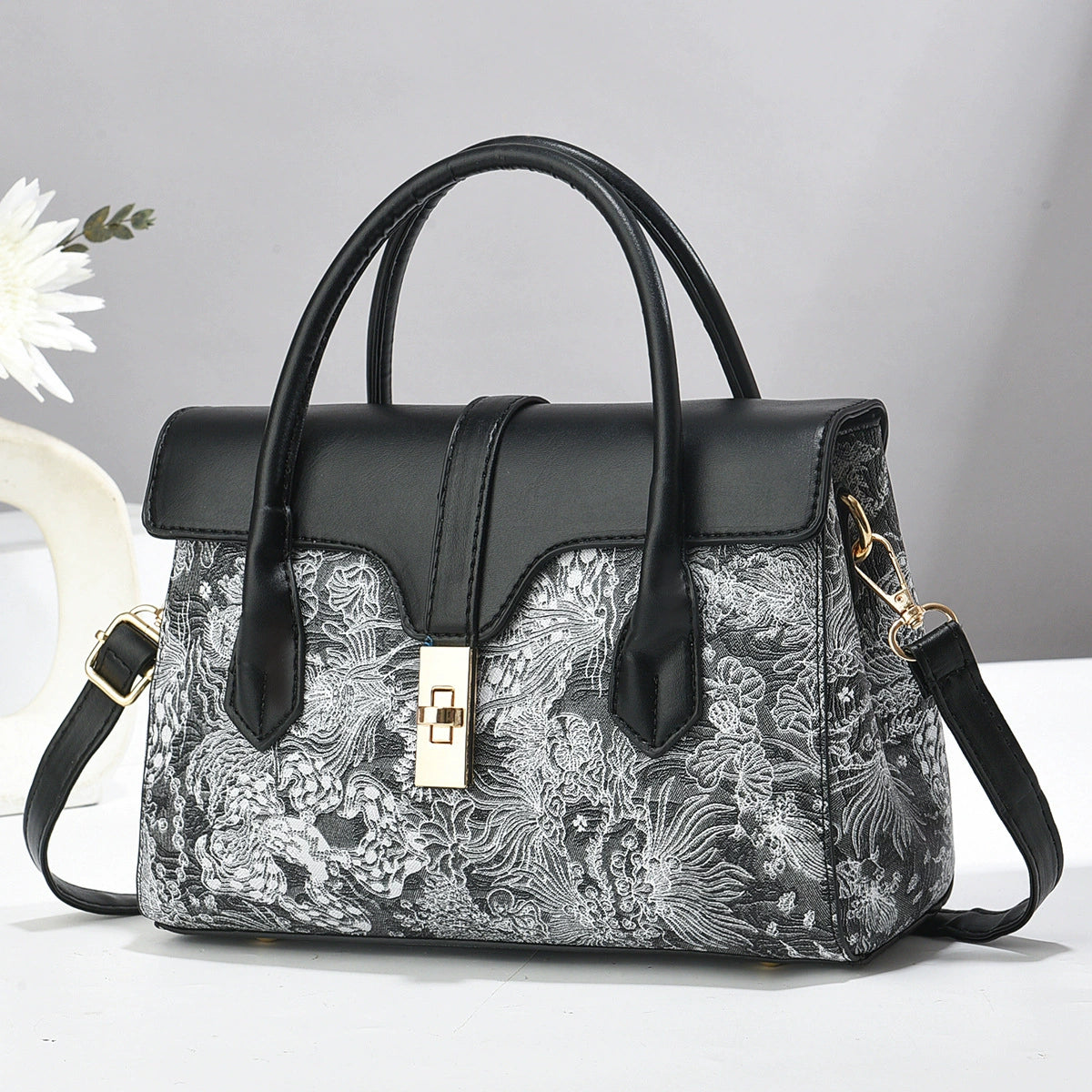 Foreign trade direct mail ladies single shoulder small bag summer women's portable messenger bag niche new fashion Joker explosion manufacturers