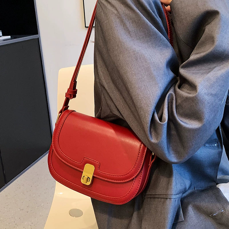 This year's popular bag women's 2024 new high-end feeling in niche autumn and winter fashion all-match messenger bag saddle bag