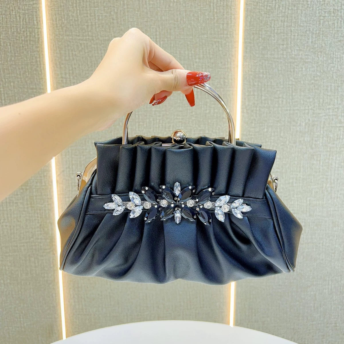 New European and American Retro Diamond-encrusted Women's Hand Bag Pleated Socialite Hand Bag Fashionable Shoulder Crossbody Bag Evening Bag
