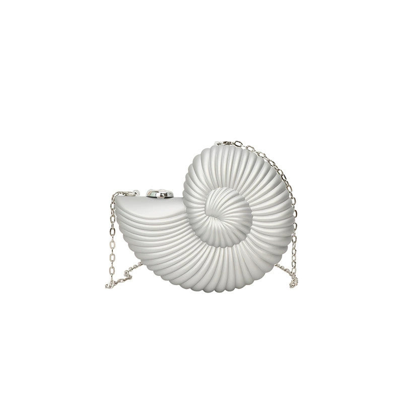 Unique seashell-shaped evening bag, new summer 2025 style, fashionable chain crossbody bag, lipstick bag, makeup bag.
