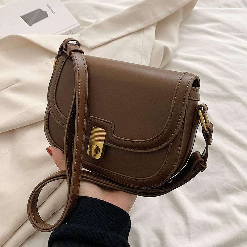 This year's popular bag women's 2024 new high-end feeling in niche autumn and winter fashion all-match messenger bag saddle bag
