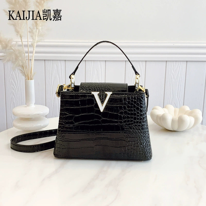 High-End Women's Crocodile-Pattern Bucket Bag with Interlayer, Cross-Border Trend V-Shaped Hardware, Light Luxury Women's Bag